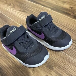 Nike Team Hustle D 10 Lil Bugs baby/toddler shoes